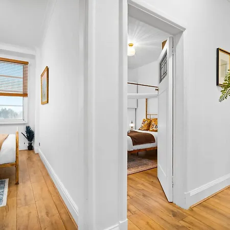 Charming Two-bedroom With Balcony & Two Parking Spaces 9nc Apartment Birmingham