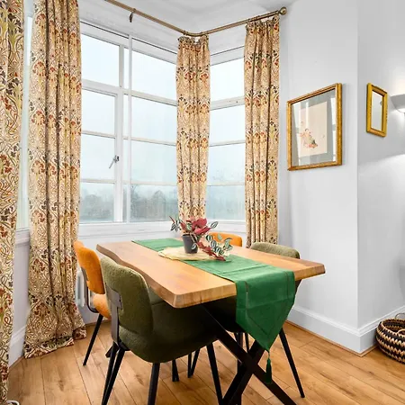 Charming Two-bedroom With Balcony & Two Parking Spaces 9nc Birmingham