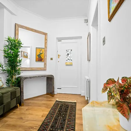 Apartment Charming Two-bedroom With Balcony & Two Parking Spaces 9nc *