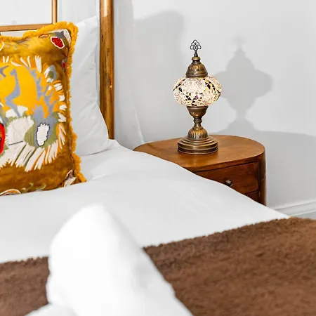 Charming Two-bedroom With Balcony & Two Parking Spaces 9nc *