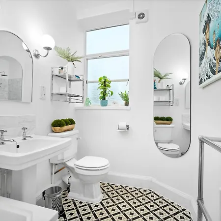 Apartment Charming Two-bedroom With Balcony & Two Parking Spaces 9nc