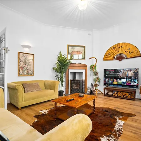 Charming Two-bedroom With Balcony & Two Parking Spaces 9nc Apartment