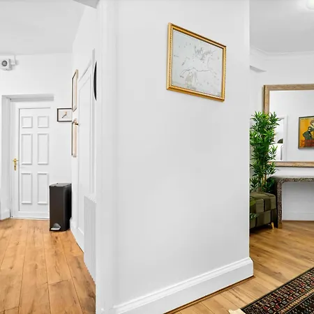 Charming Two-bedroom With Balcony & Two Parking Spaces 9nc