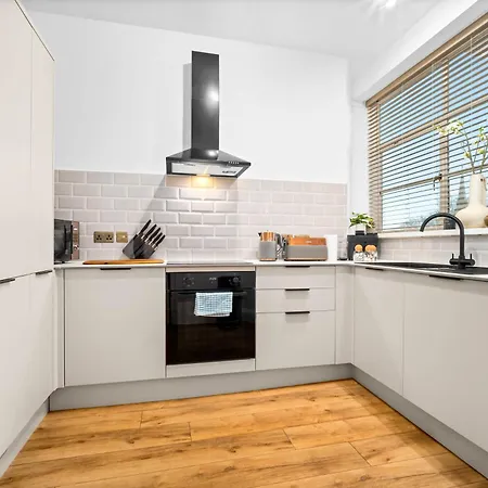 Apartment Charming Two-bedroom With Balcony & Two Parking Spaces 9nc