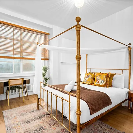 Charming Two-bedroom With Balcony & Two Parking Spaces 9nc Apartment *